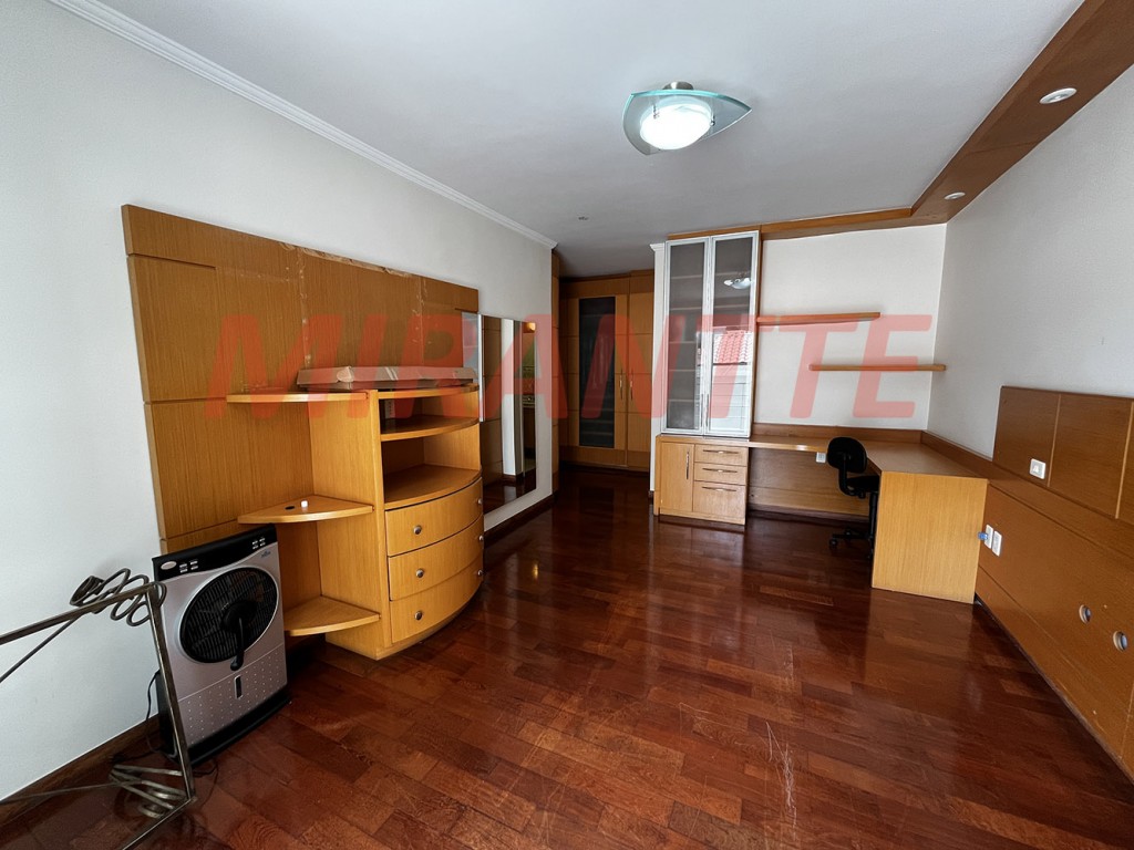 Sobrado de 400m² com 4 quartos em Jardim Bibi
