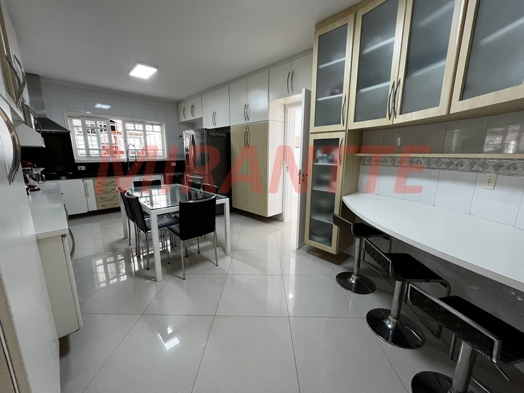 Sobrado de 400m² com 4 quartos em Jardim Bibi