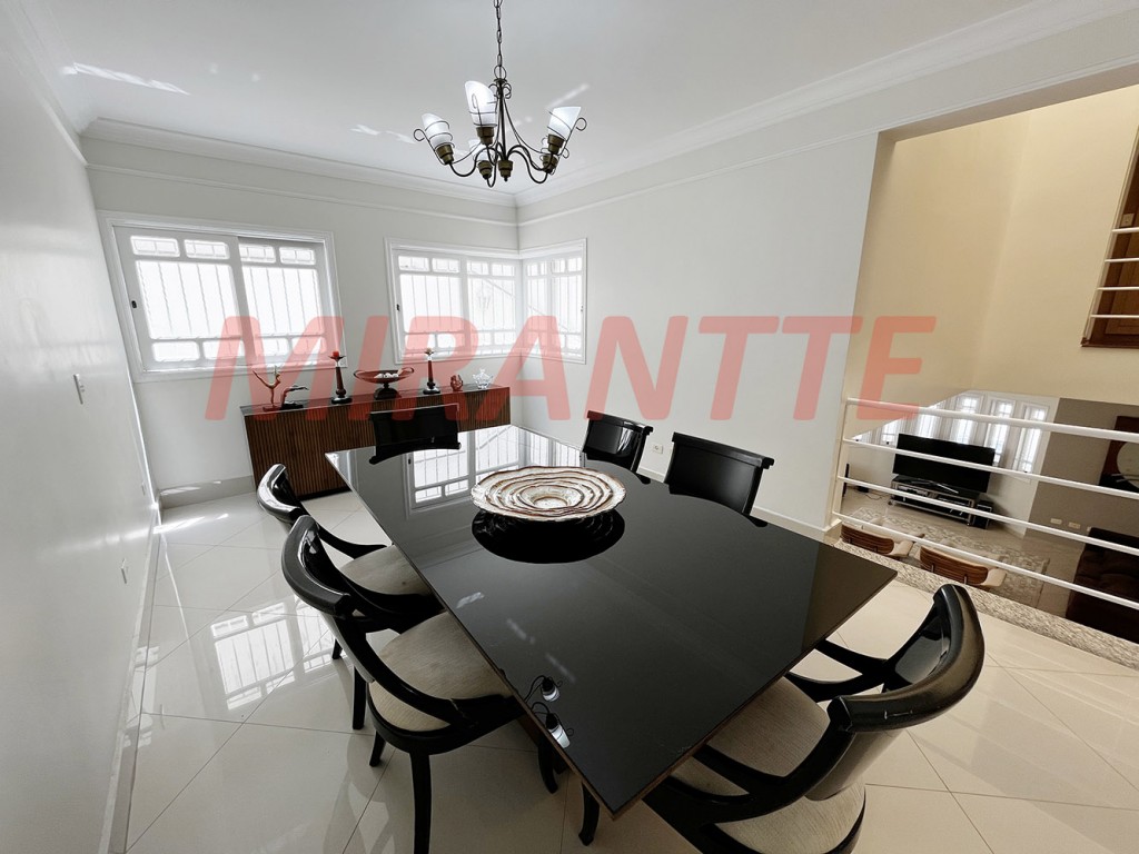 Sobrado de 400m² com 4 quartos em Jardim Bibi