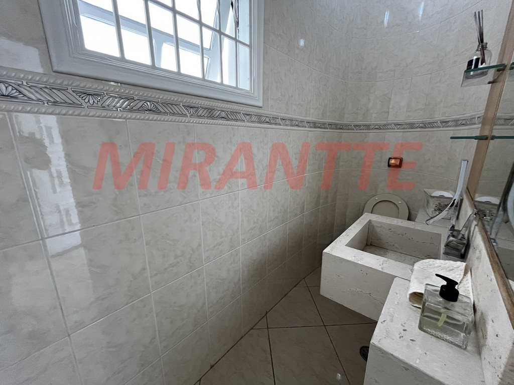 Sobrado de 400m² com 4 quartos em Jardim Bibi