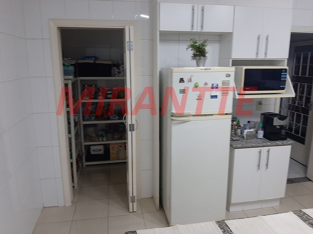 Sobrado de 370m² com 3 quartos em Jardim Peri