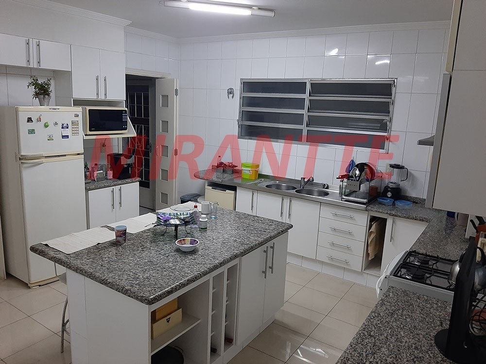 Sobrado de 370m² com 3 quartos em Jardim Peri