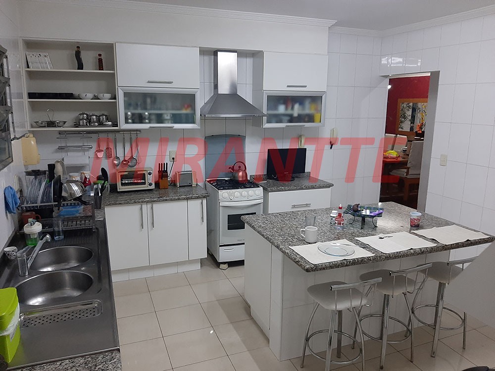 Sobrado de 370m² com 3 quartos em Jardim Peri