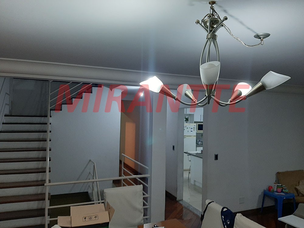 Sobrado de 370m² com 3 quartos em Jardim Peri