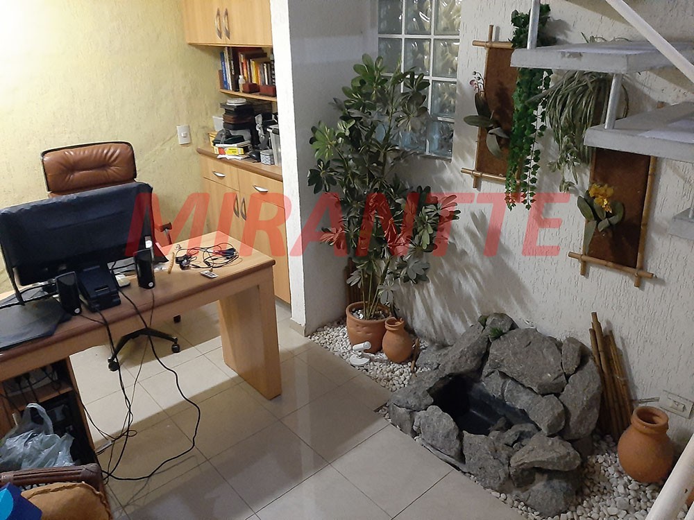 Sobrado de 370m² com 3 quartos em Jardim Peri