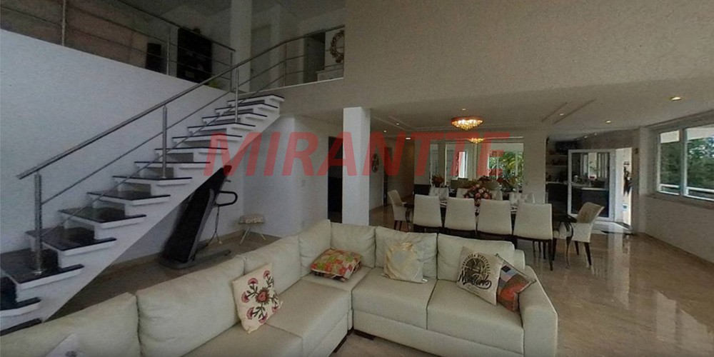 Sobrado de 800m² com 12 quartos em Serra Da Cantareira