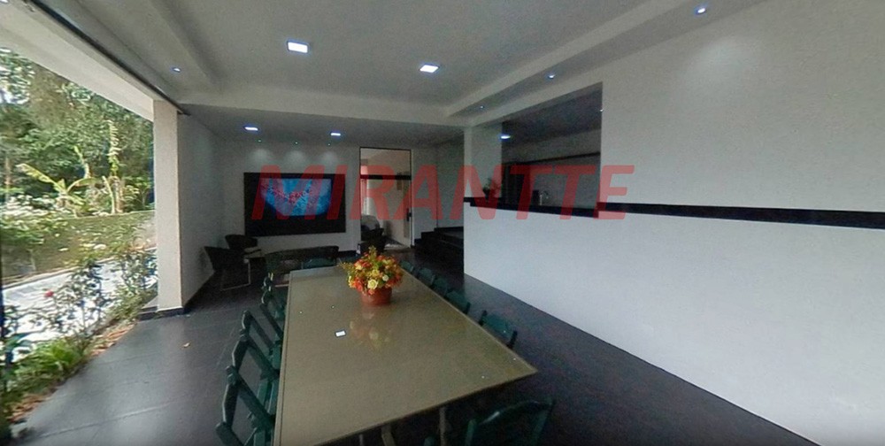 Sobrado de 800m² com 12 quartos em Serra Da Cantareira