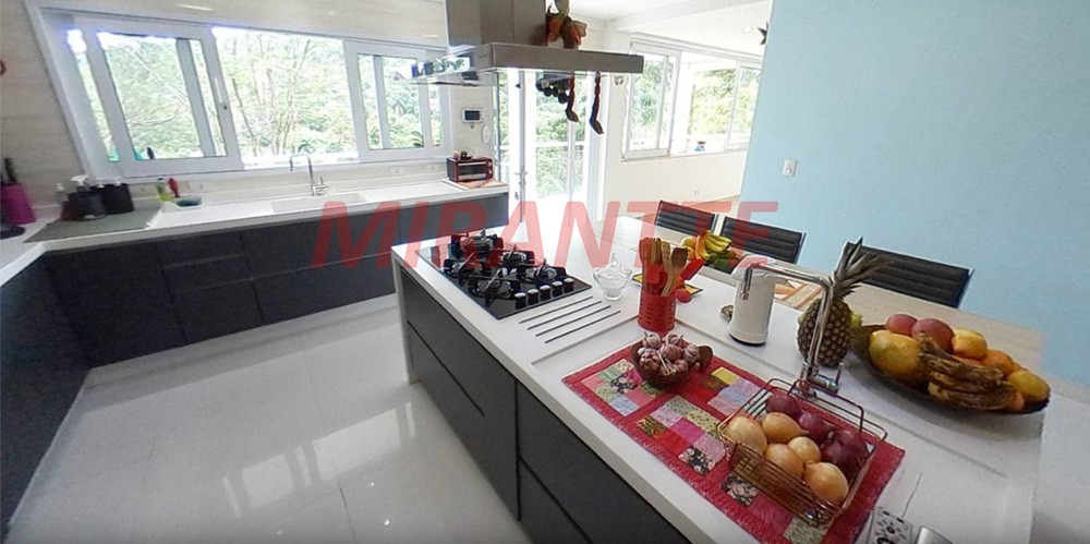 Sobrado de 800m² com 12 quartos em Serra Da Cantareira