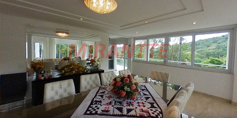 Sobrado de 800m² com 12 quartos em Serra Da Cantareira