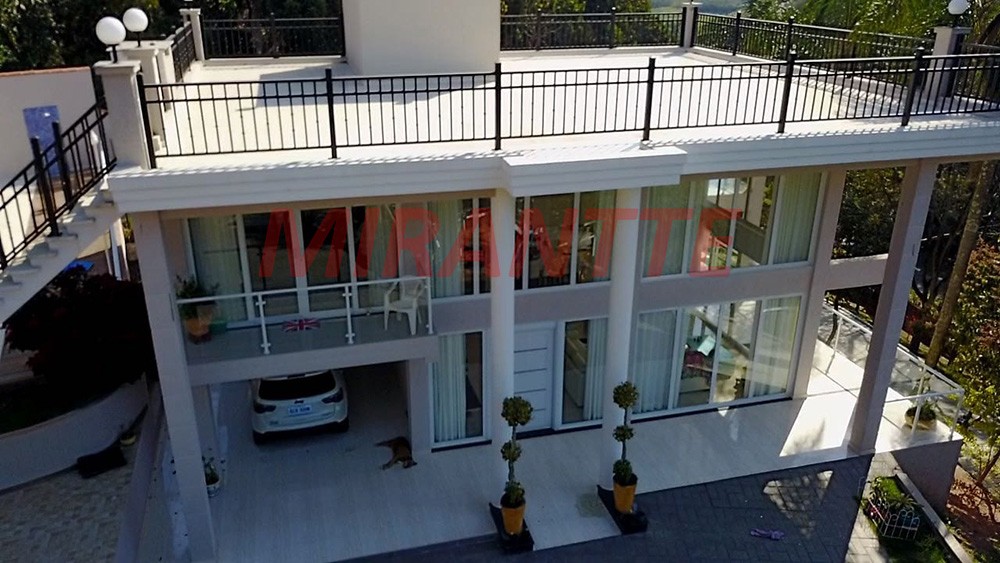 Sobrado de 800m² com 12 quartos em Serra Da Cantareira