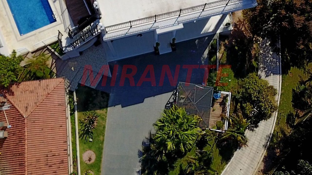 Sobrado de 800m² com 12 quartos em Serra Da Cantareira