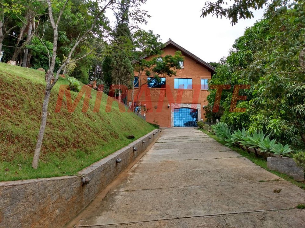 Sobrado de 545m² com 5 quartos em Serra da Cantareira