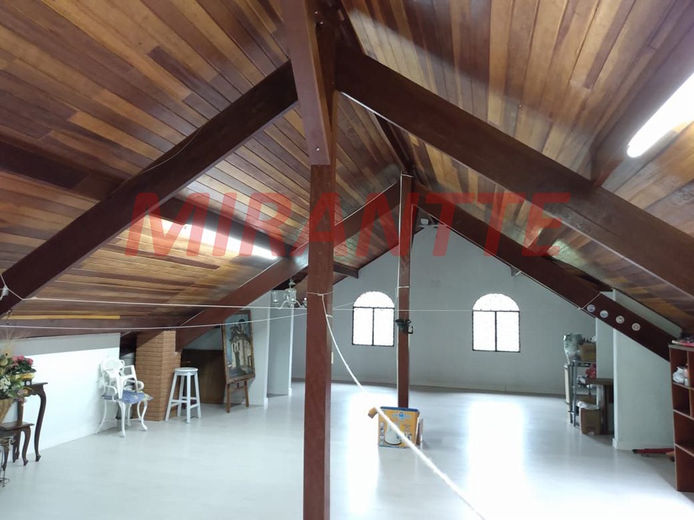 Sobrado de 545m² com 5 quartos em Serra da Cantareira