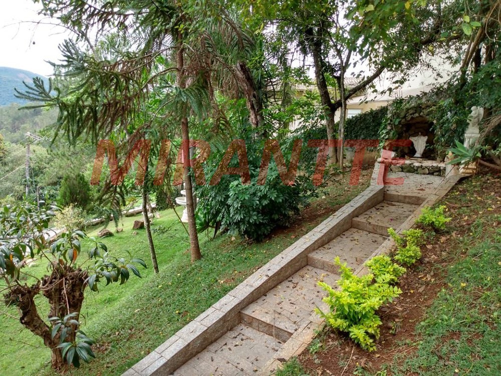 Sobrado de 545m² com 5 quartos em Serra da Cantareira
