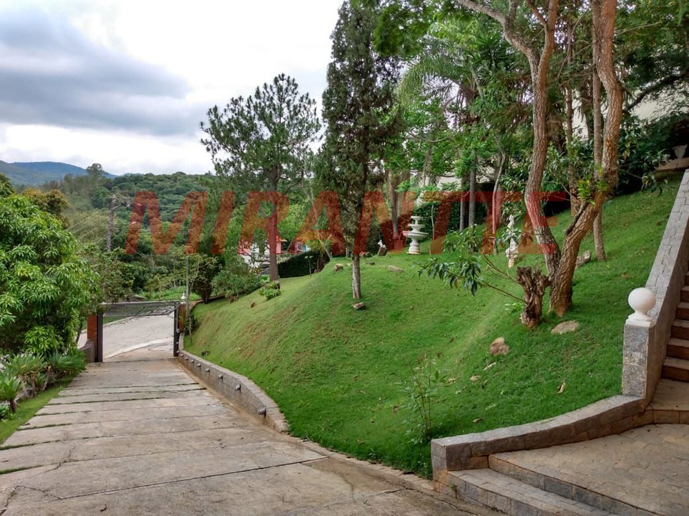 Sobrado de 545m² com 5 quartos em Serra da Cantareira