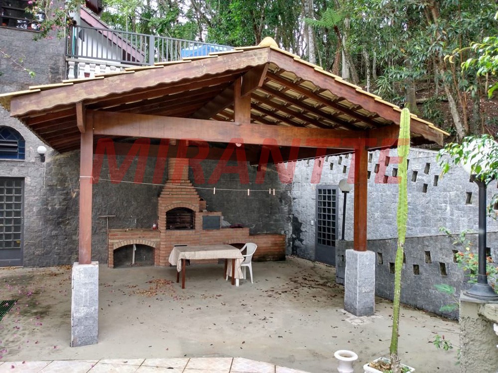 Sobrado de 545m² com 5 quartos em Serra da Cantareira