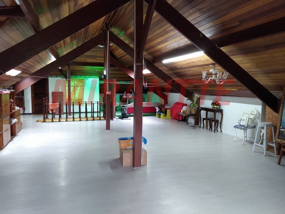 Sobrado de 545m² com 5 quartos em Serra da Cantareira