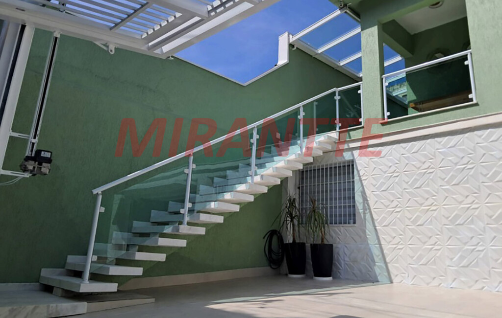 Sobrado de 332m² com 3 quartos em Vila Galvão