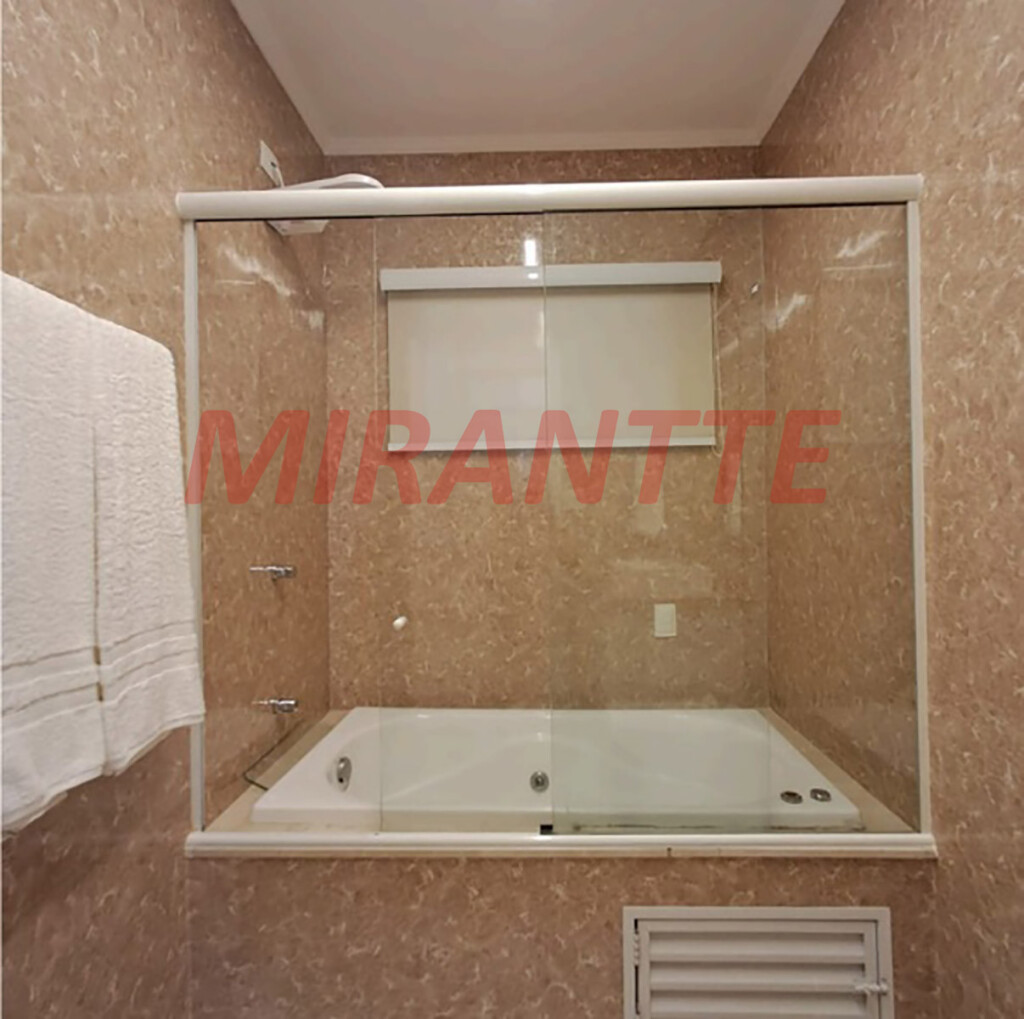 Sobrado de 332m² com 3 quartos em Vila Galvão