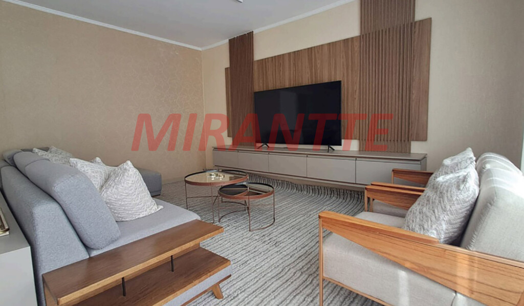 Sobrado de 332m² com 3 quartos em Vila Galvão