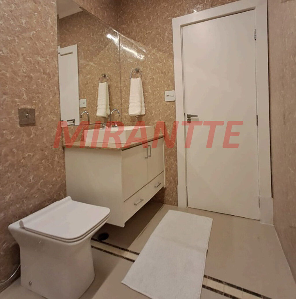 Sobrado de 332m² com 3 quartos em Vila Galvão