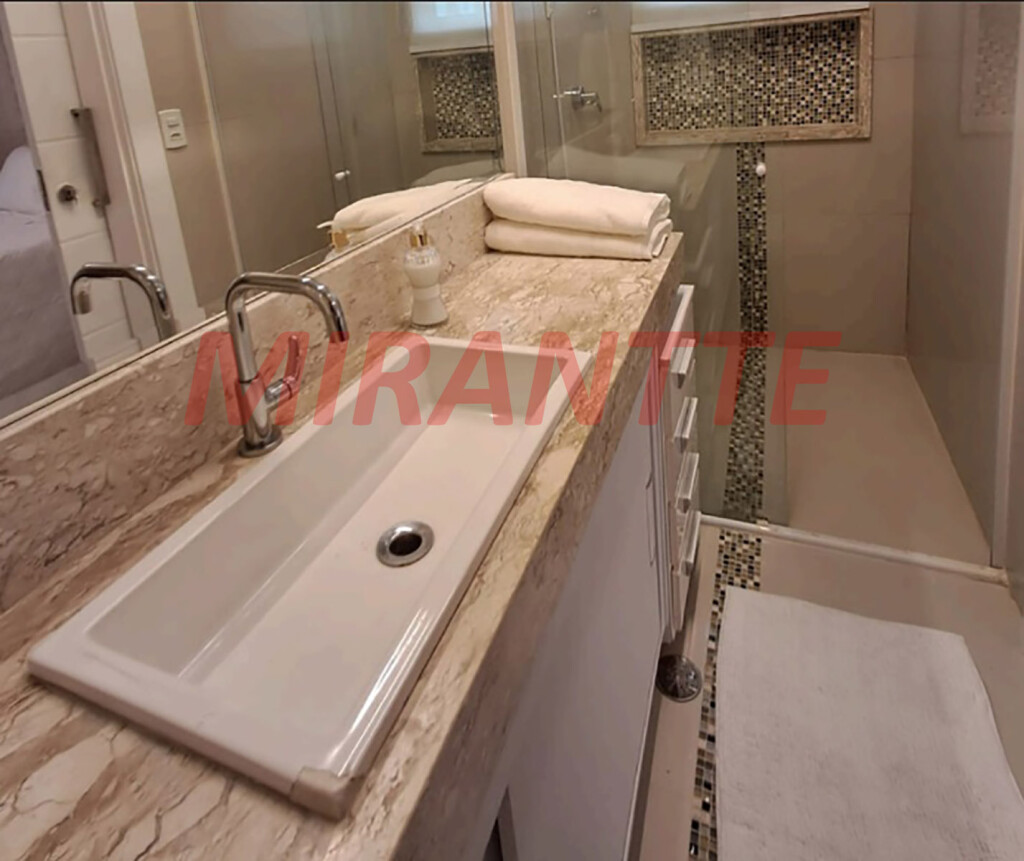 Sobrado de 332m² com 3 quartos em Vila Galvão