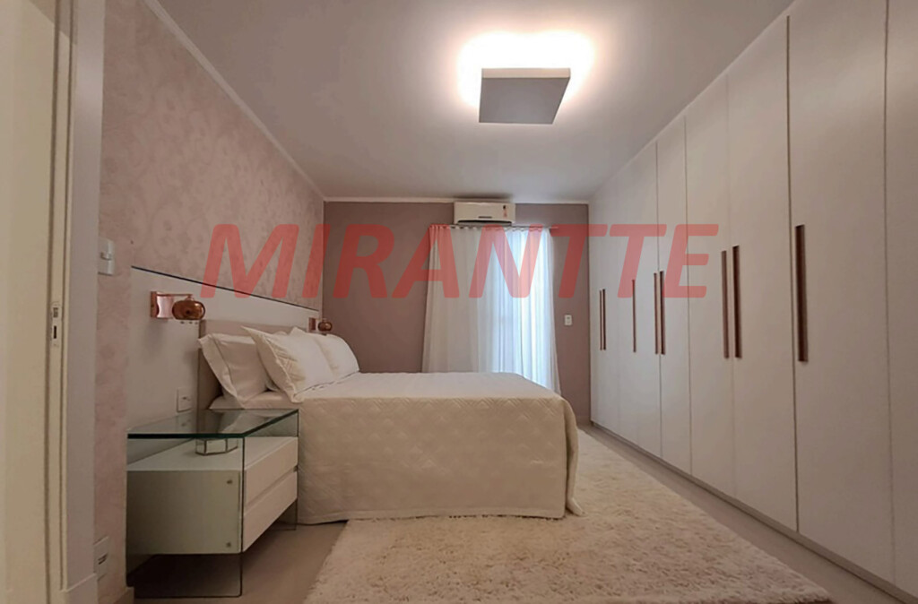 Sobrado de 332m² com 3 quartos em Vila Galvão