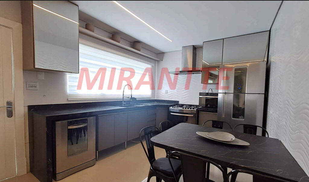 Sobrado de 332m² com 3 quartos em Vila Galvão