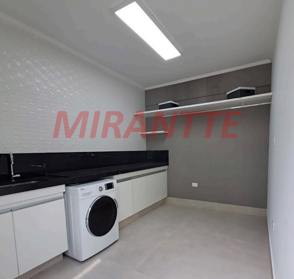 Sobrado de 332m² com 3 quartos em Vila Galvão