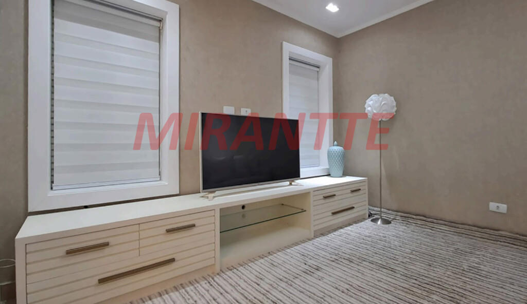 Sobrado de 332m² com 3 quartos em Vila Galvão