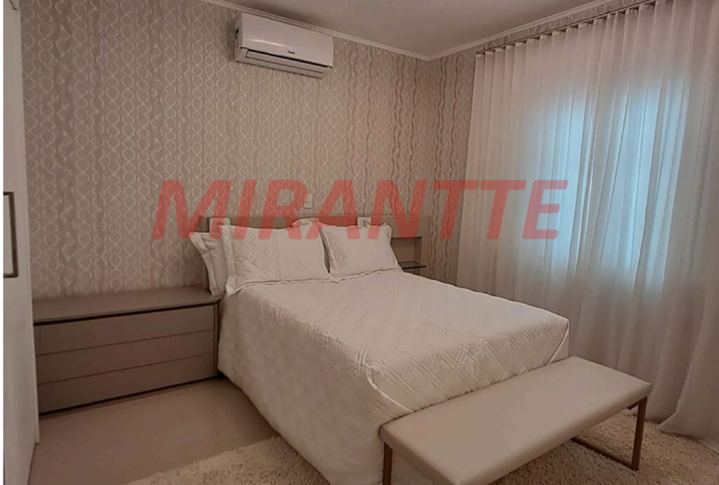 Sobrado de 332m² com 3 quartos em Vila Galvão