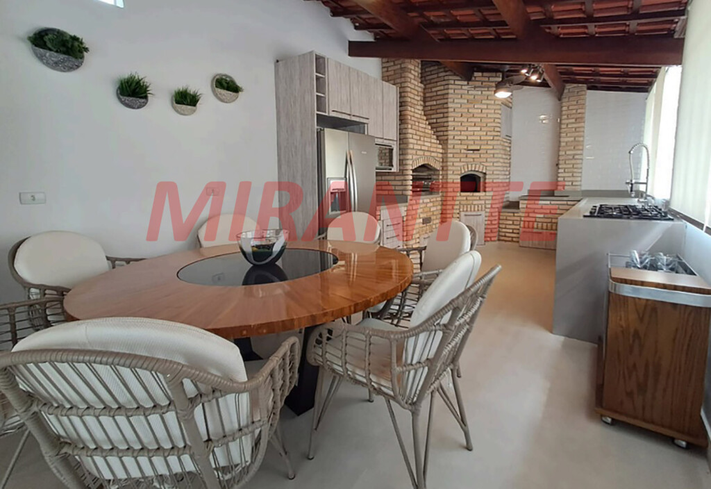 Sobrado de 332m² com 3 quartos em Vila Galvão