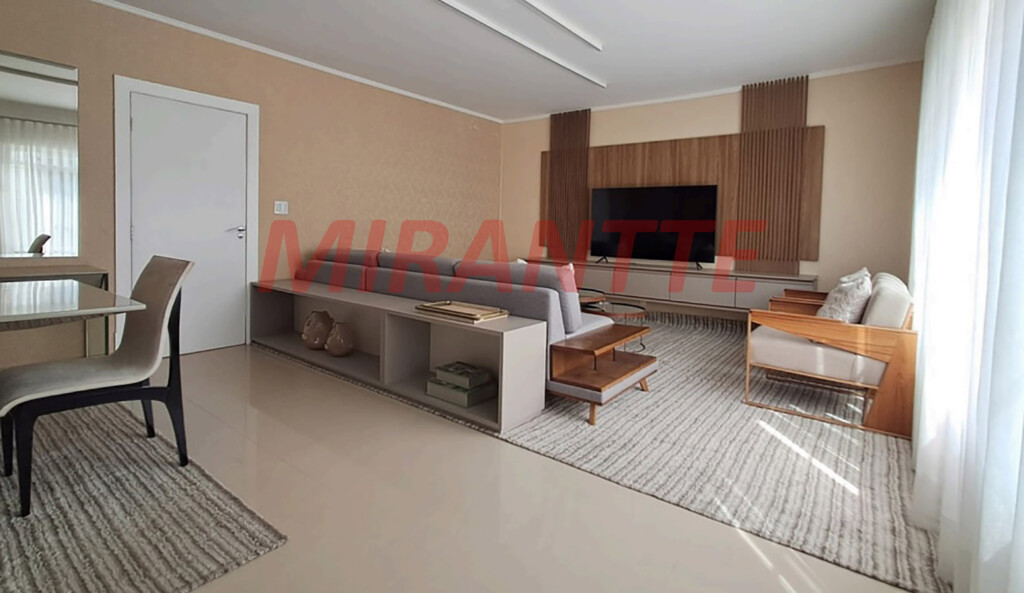 Sobrado de 332m² com 3 quartos em Vila Galvão