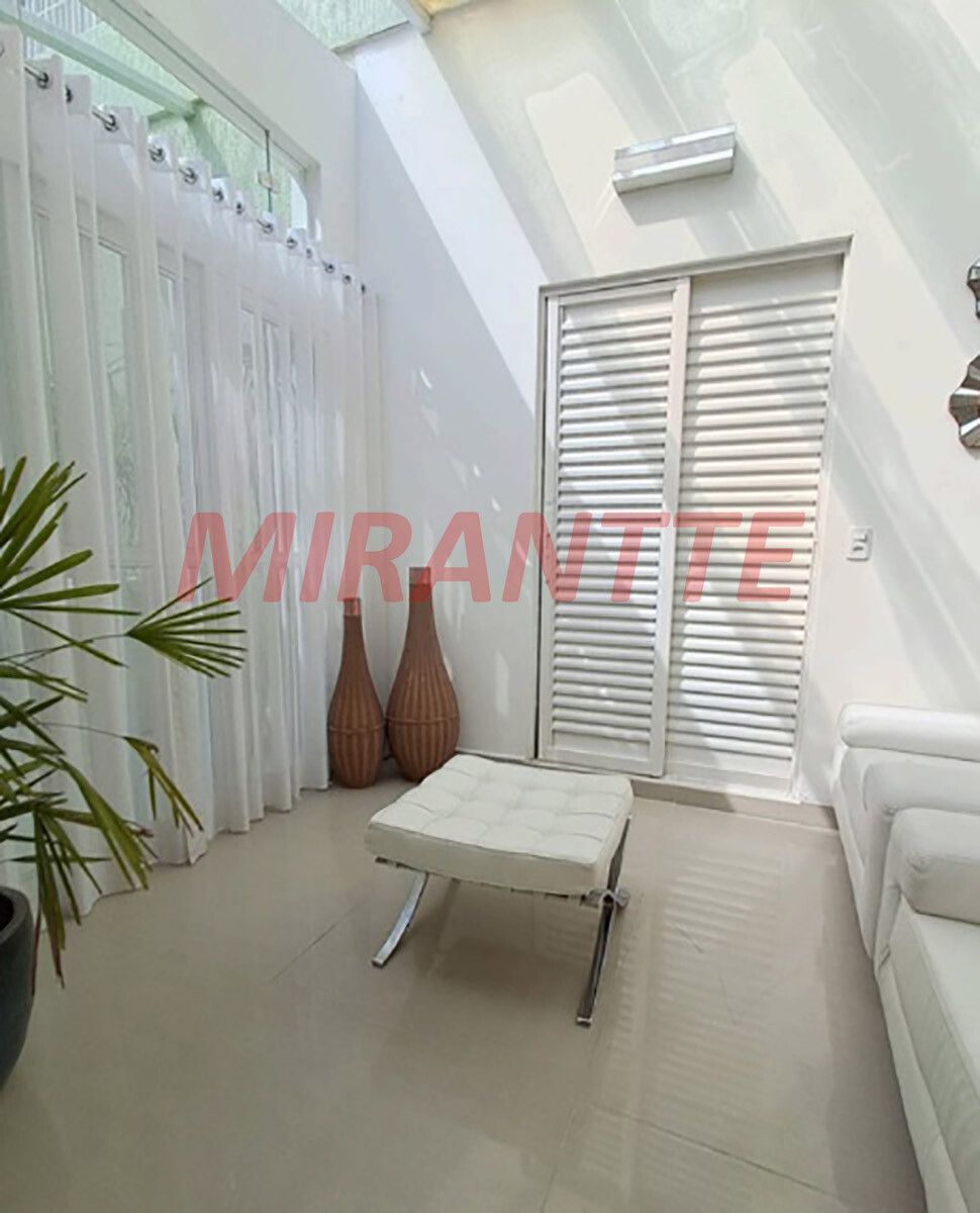 Sobrado de 332m² com 3 quartos em Vila Galvão