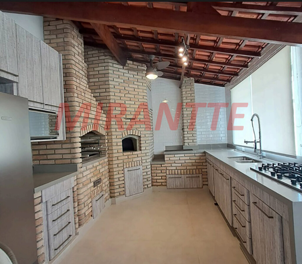 Sobrado de 332m² com 3 quartos em Vila Galvão