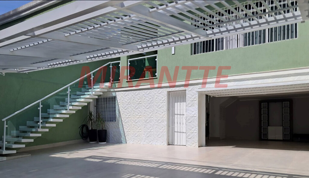 Sobrado de 332m² com 3 quartos em Vila Galvão