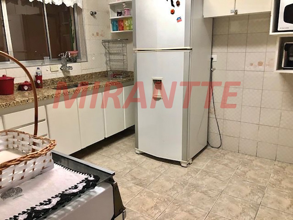 Sobrado com 3 quartos em Chora Menino