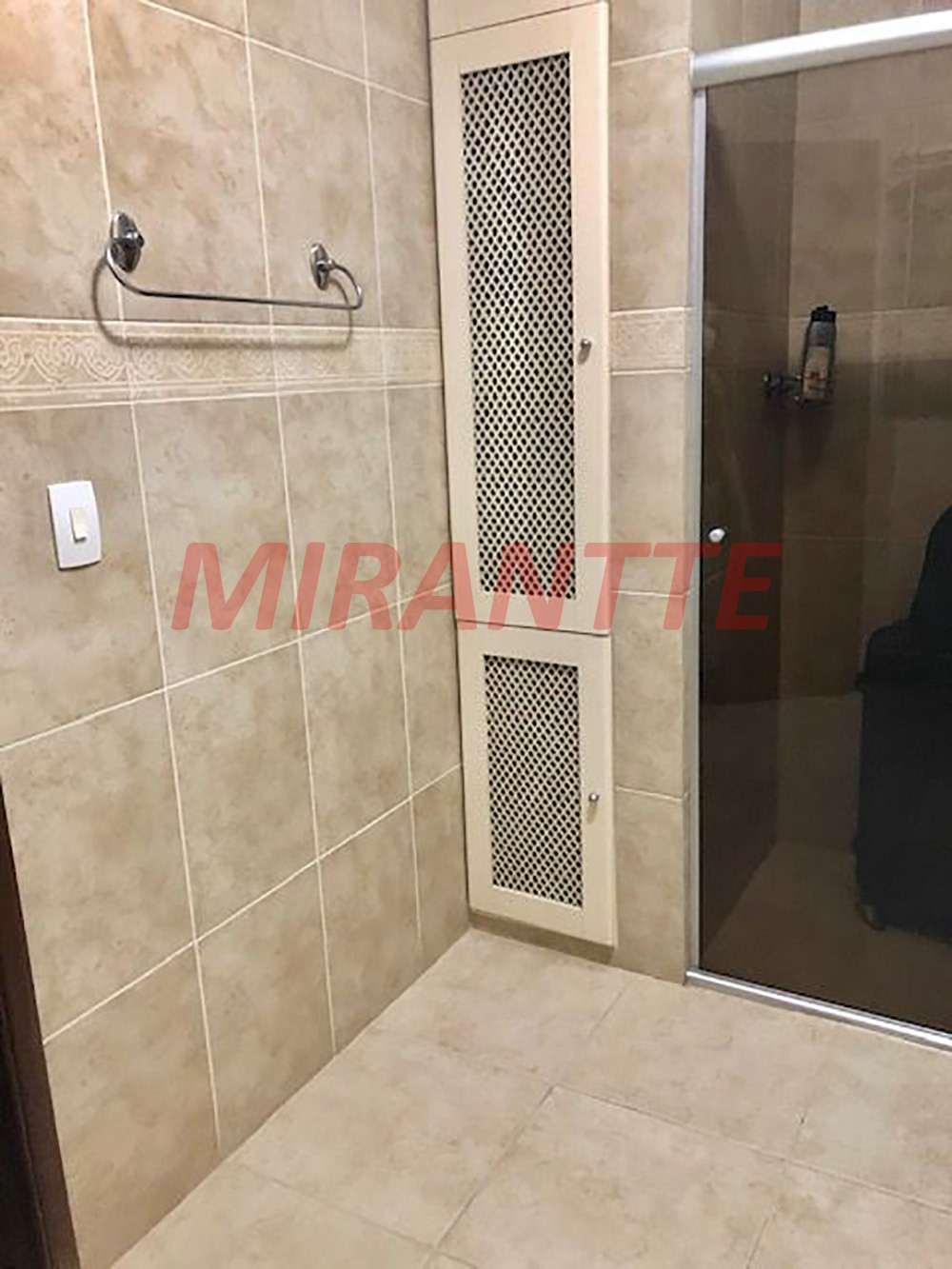 Sobrado com 3 quartos em Chora Menino