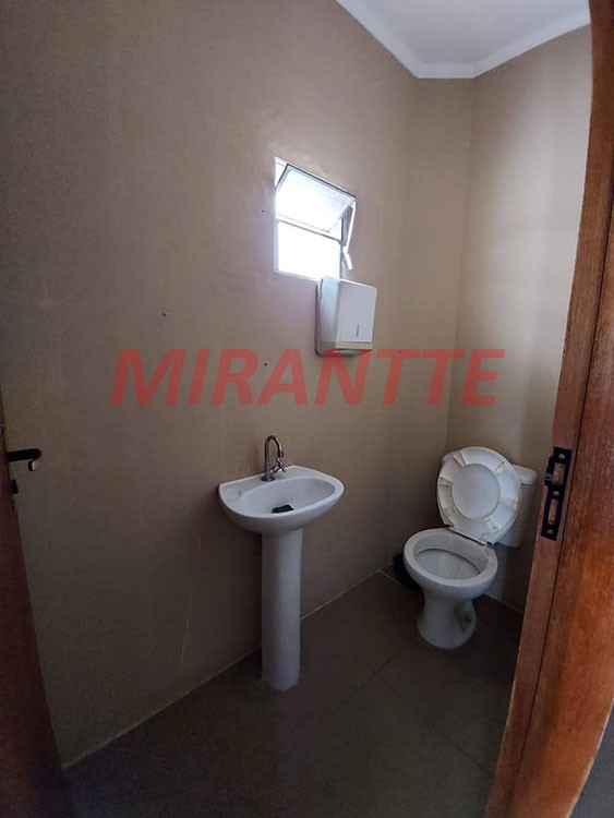 Comercial de 393m² em Água Fria