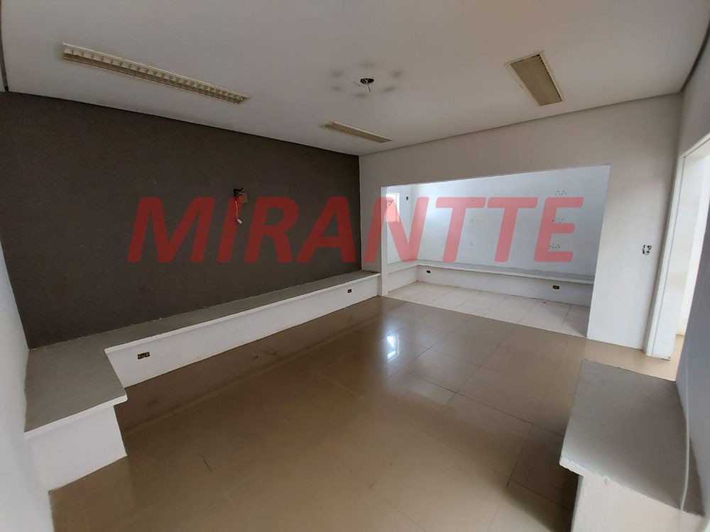 Comercial de 393m² em Água Fria