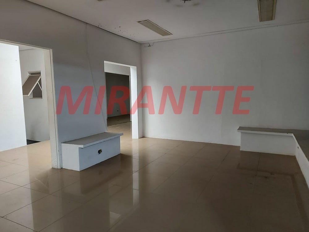 Comercial de 393m² em Água Fria
