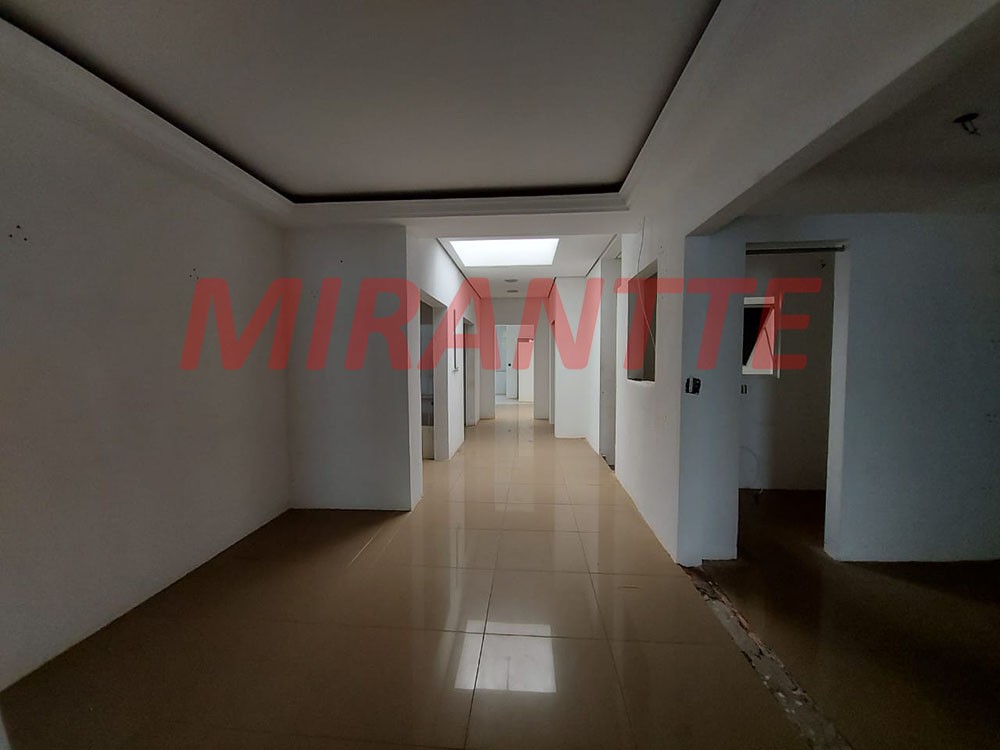 Comercial de 393m² em Água Fria