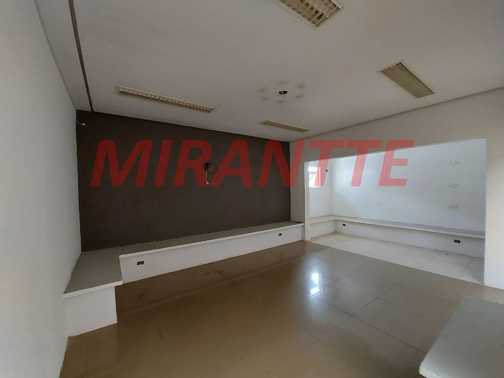 Comercial de 393m² em Água Fria