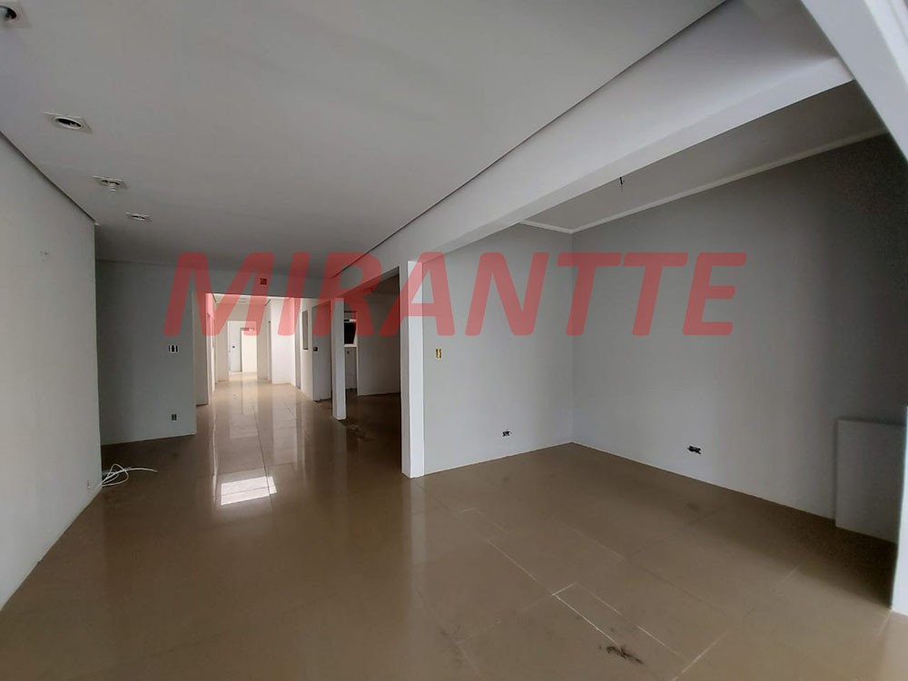 Comercial de 393m² em Água Fria