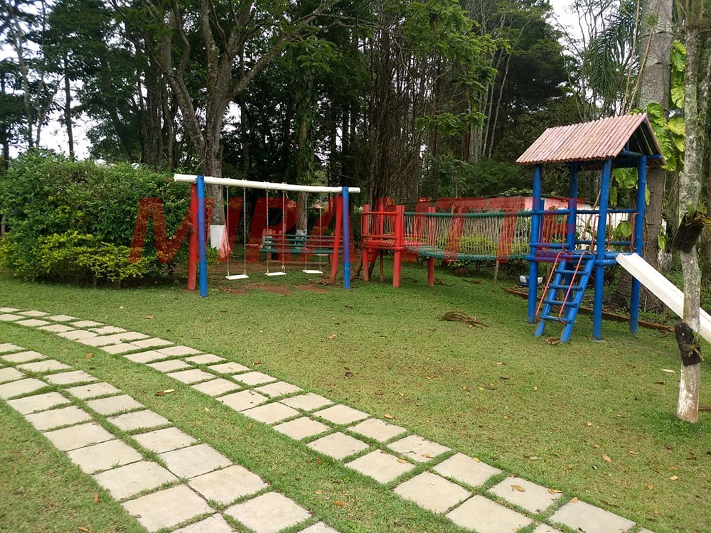 Chácara de 2000m² com 4 quartos em Mogi das Cruzes