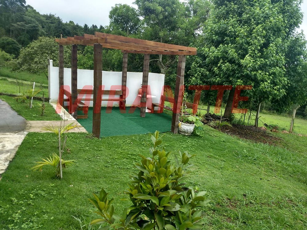 Chácara de 2000m² com 4 quartos em Mogi das Cruzes