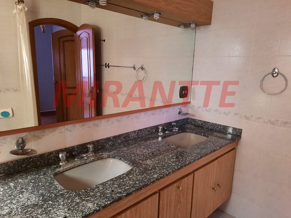 Sobrado de 270m² com 3 quartos em Jardim São Bento