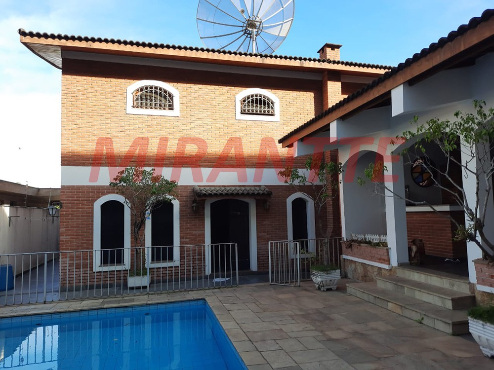 Sobrado de 270m² com 3 quartos em Jardim São Bento