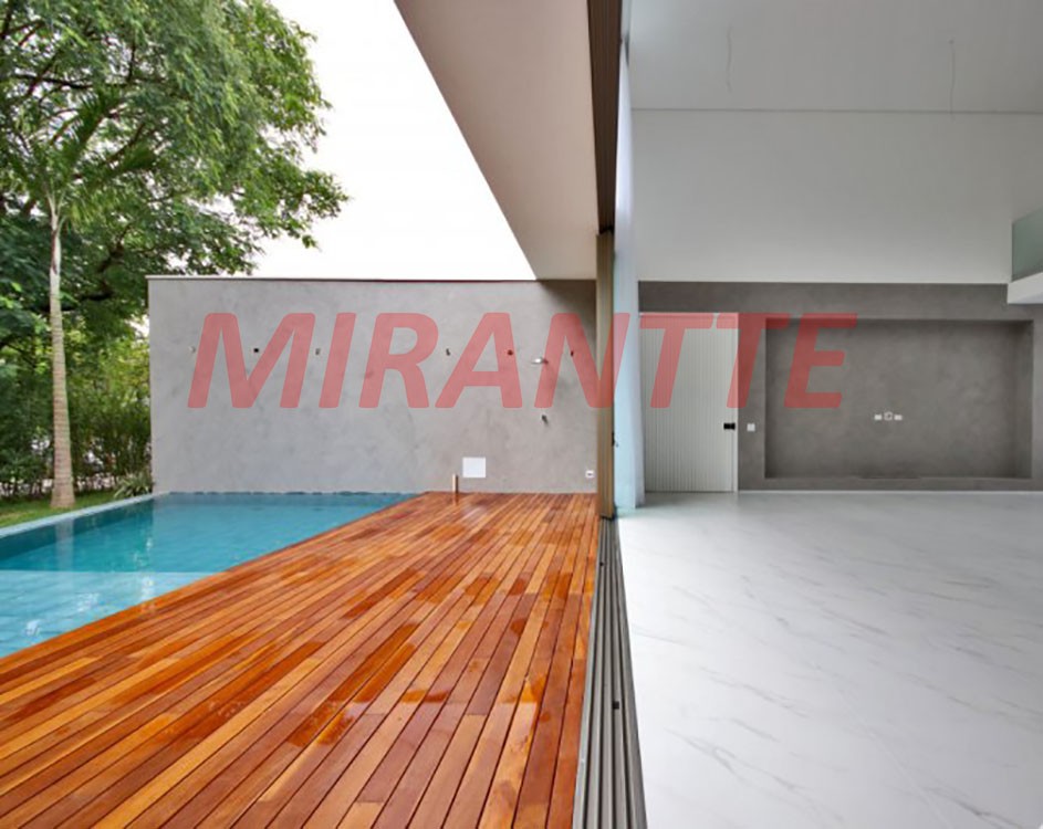 Sobrado de 535m² com 4 quartos em Alphaville