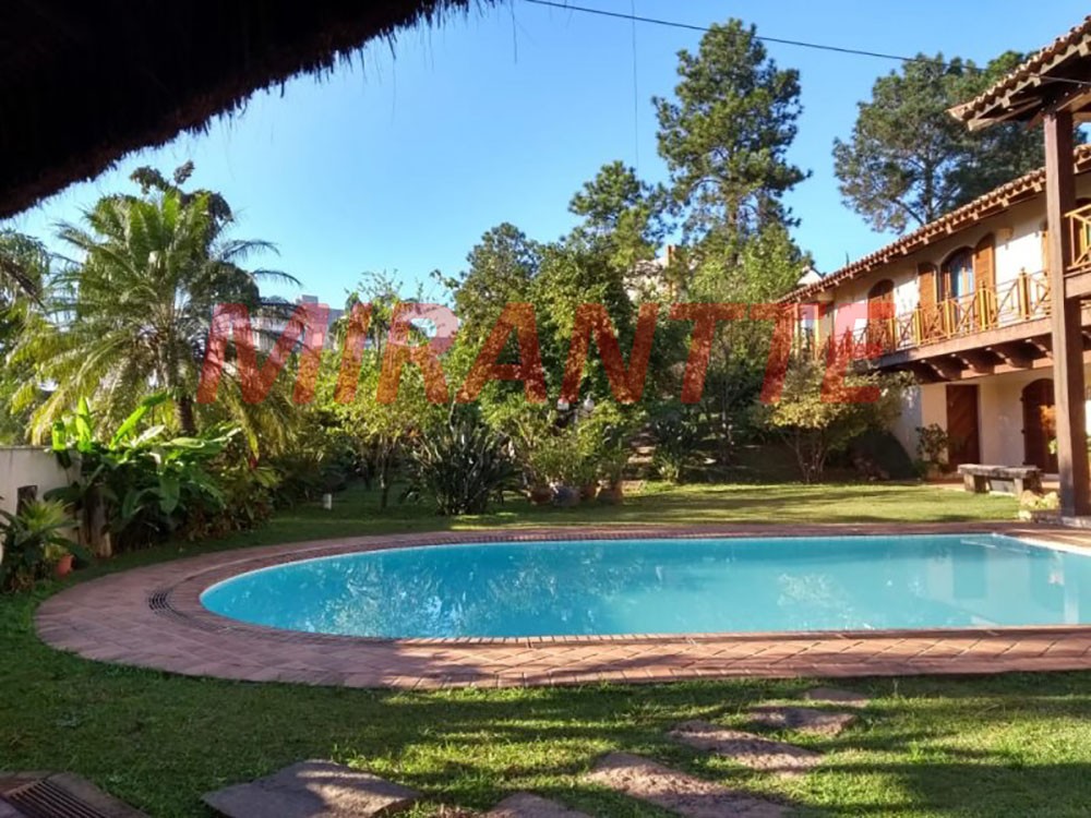 Sobrado de 900m² com 8 quartos em Alphaville